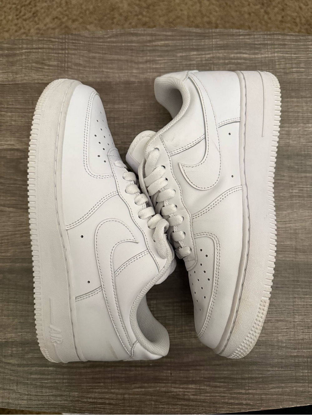 Nike White Low-Top Leather Sneakers - Picture 4 of 4
